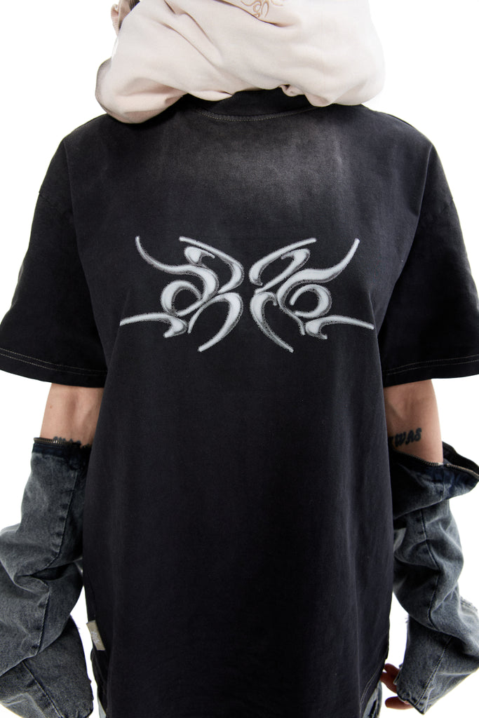 Asymmetrical t-shirt with volume print