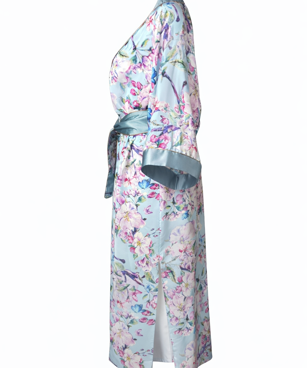Blauer Sakura-Kimono