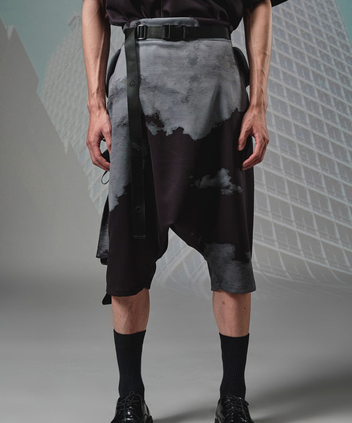 Multi-Pocket Low Crotch Shorts (Line Cloud) - Studio183