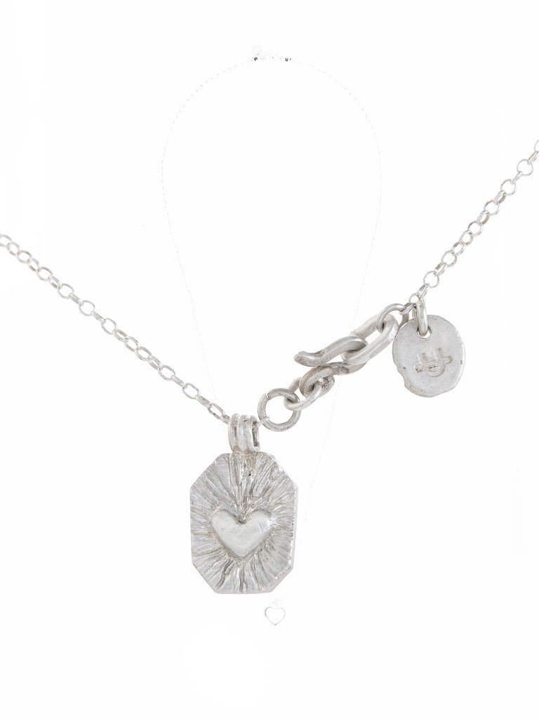 Corazón tallado // Handcarved heart Necklace